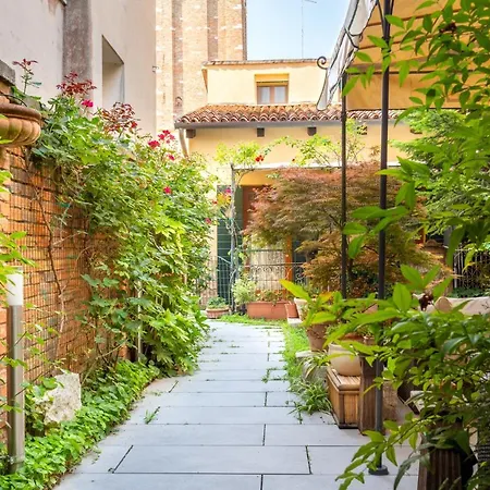 Апартаменты Al Campanile Madonna Dell'orto Венеция