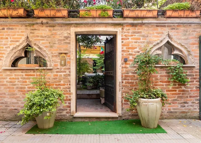 Al Campanile Madonna Dell'orto *